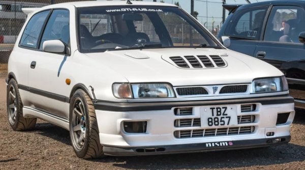 Nissan може и да не е толкова тясно свързан с ралитата като японските си конкуренти Subaru и Mitsubishi, но през годините марката е разработила няколко автомобила за участие в Световния рали шампионат. Една от тези коли е Pulsar GTI-R , високопроизводителен хечбек, който е създаден за влизане в група А на шампионата. Според тогавашните условия трябва да бъдат произведени 5000 бройки от колата, които да са продадени в Япония и Европа.
Колата е оборудвана с 2-литров четирицилиндров двигател с турбокомпресор, който генерира 227 к.с. и 210 Hm въртящ момент. Моделът ускорява от 0 до 100 км/ч за 5,5 секунди при максимална скорост от 230 км/ч.
